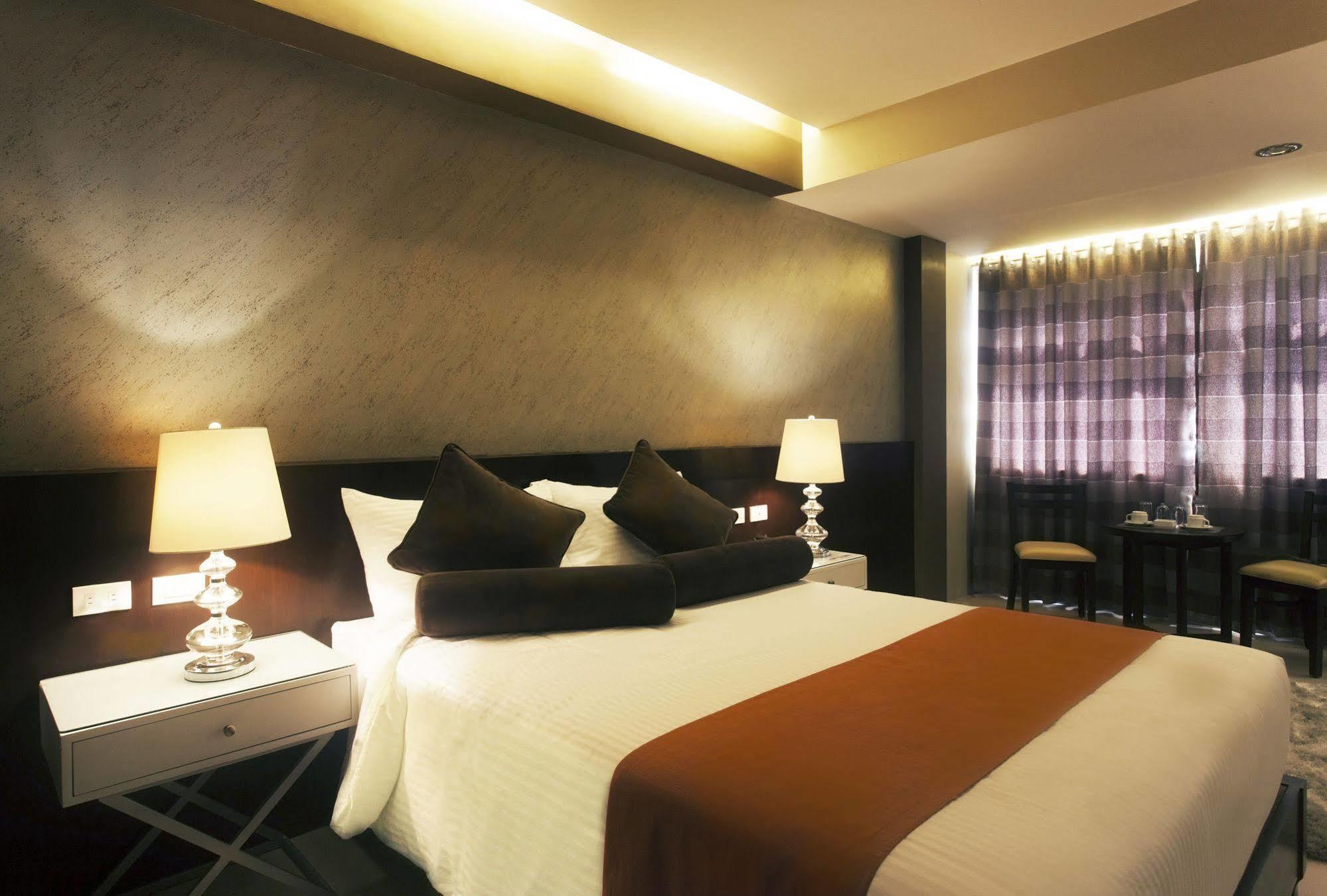 Grace Crown Hotel Angeles Kültér fotó